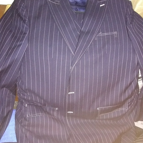 Suits - Picture 7 of 8